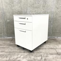 【デスク下の収納・書類管理に！使いやすさ抜群のキャスター付き３段ワゴン】■プラス（PLUS）製　LEEDシリーズ　3段ワゴン　デスクインワゴン　H600㎜　■シリンダー錠　■ホワイト 【弊社使用欄：A01043649】