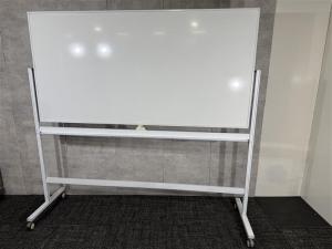 【自立式ホワイトボード☆会議室やセミナーなど多岐に使用できます！片面仕様！】■プラス（PLUS）製　ホワイトボード　自立式　《オフィスバスターズ福岡博多店は、福岡を拠点として、日本全国へ中古オフィス用品・オフィス家具を提供しております》