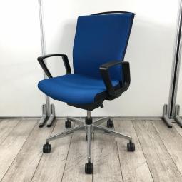 【在庫入替セール品！】厚めのクッション生地とエアランバーサポート搭載による高品質な座り心地でデスクワークをサポート！サークル肘
■コクヨ/プントチェア（PUNTO）/ブルー　固定肘付き　ハンガー付き