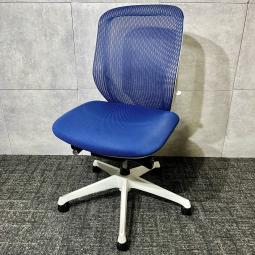 【在宅ワークの方にも人気な前傾機能付きチェア！】◆オカムラ/シルフィー　メッシュ　ローバック　ブルー　《オフィスバスターズ福岡博多店は、福岡を拠点として、日本全国へ中古オフィス用品・オフィス家具を提供しております》