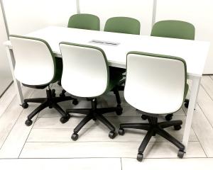 【セット商品（テーブル×1台、チェア×6脚）】多目的テーブル オススメ(おすすめ) 大人気　狭いスペースにも使用可能　 ミーティングテーブル※横浜本店撮影画像※