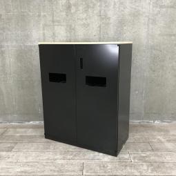 【用途別に分別してご利用可能！中古市場ではレアなダストボックス！】■ウチダ(UCHIDA)製　ハイパーストレージ(HS)シリーズ　ダストボックス　トラッシュユニット　ゴミ箱×２付き　■天板：木目ナチュラル/本体：ブラック　■ベース付