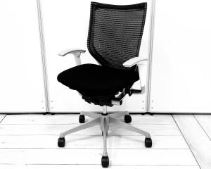 スタンダードメッシュ ブラックフレーム アームレスト付 アジャストアーム オススメ(おすすめ) 大人気  ・Okamura/オカムラ ・Baron/バロン ※横浜本店撮影画像※