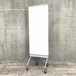 【キャスター付で移動もレイアウト変更もラクラク！】■オカムラ(okamura)製　アルトトーク(Alt Talk)　ホワイドボード　パーティション　片面ボード　縦型　H1800㎜(ボードH1480㎜)　■表：ホワイトボード/裏：スクリーンボード　■キャスター付　■ホワイト