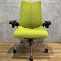 【西】【特徴的なシルエットが魅力★】イトーキ　アクト　グリーン　可動肘付　腰痛　在宅　おしゃれ　シンプルデザイン　【福岡オフィス家具】【福岡中古家具】【中古事務什器】【中古チェア】【中古椅子】