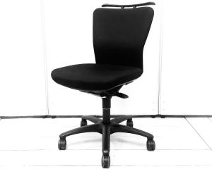 【ハンガー付の万能ワークチェア】
オカムラ「Carrozza」が入荷。コートハンガー付きで使い勝手◎。ブラックボディの落ち着いたデザインでオフィスでも自宅でも使いやすい人気モデルです。