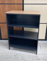 【在庫セール品・1台限定】【T12】■コクヨ製　エディア（オープンタイプ）　オープン書庫　■ブラック　■ナチュラル天板付き　■背面ナチュラル　■2段目オープン　※棚板のピッチ変更は不可となります。【ブラック×ナチュラルでおしゃれなデザイン！　背面からも見栄え良し！】