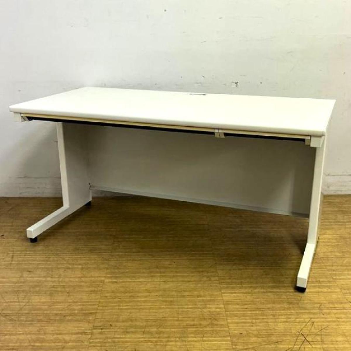 【在庫入替セール品！】ワークスペース広々！幅1400㎜のスタイリッシュな平机！
■プラス/JSシリーズ/ホワイト　平机　引き出し付き　W1400㎜　※日焼けあり
                        JSシリーズ
                                    中古
            