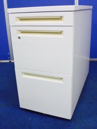 [売り切れ必死のホワイト脇机が入荷!!]岡村製作所 3段脇机 A4ファイル2段収納可能で上段は小物入れに![奥行き600mm]