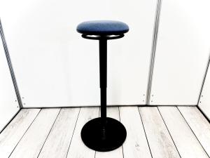 オカムラ製の昇降式カウンターチェア！可愛い見た目だけでなく機能性も充実！ハイテーブルや昇降デスク、カウンターと合わせていかがでしょうか？？
■オカムラ/ピルエット/ブルー　ハイチェア　カウンターチェア