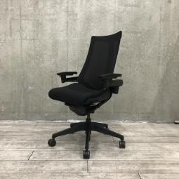 【座る姿勢や身体の動きにフレキシブルに対応！立体型可動アームが特徴のハイクラスチェア！】■イトーキ（ITOKI）　アクトチェア（Act）　肘付き　ハイバック　背面メッシュ　■可動肘　■ブラック