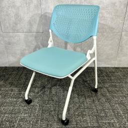 【博】【他の色との組み合わせもオススメ!】◆オカムラ/ルナ ライトブルー ミーティングチェア 《オフィスバスターズ福岡博多店は、福岡を拠点として、日本全国へ中古オフィス用品・オフィス家具を提供しております》