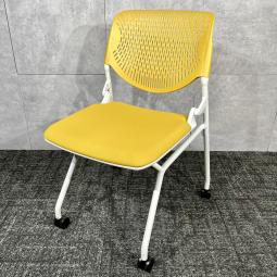 【他の色との組み合わせもオススメ！】◆オカムラ/ルナ　イエロー　ミーティングチェア　《オフィスバスターズ福岡博多店は、福岡を拠点として、日本全国へ中古オフィス用品・オフィス家具を提供しております》