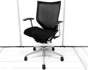 スタンダードメッシュ ブラックフレーム アームレスト付 デザインアーム オススメ(おすすめ) 大人気 ・Okamura/オカムラ ・Baron/バロン ※横浜本店撮影画像※