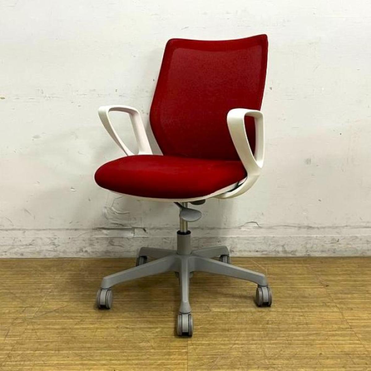 【在庫入替セール】オカムラ　CG-Mチェア　背メッシュ　デザインアーム付き　ビンテージレッド×ホワイトフレーム　コンパクトなサイズ感で小柄な方にもオススメ
                        CG-M メッシュ
                                    中古
            