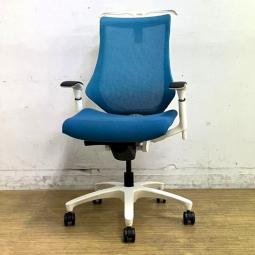 【在庫入替セール】イトーキ　エフチェア　ハイバック　メッシュタイプ　張地：ストロングブルー×フレーム：ホワイト　可動肘　コートハンガー付き