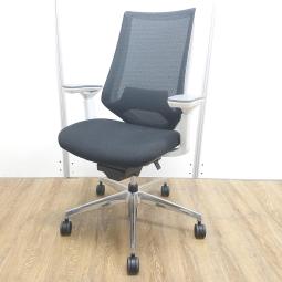 ★コクヨ製　デュオラ　ブラック　ホワイトフレーム　ハイバック　背面メッシュ　肘付き　可動肘　ランバーサポート　二重フレーム構造がもたらすしなやかで美しい背もたれ機能！　簡易操作で自分に合った姿勢をサポート！　肘付きハイバックチェア！！