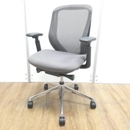 ★オカムラ製　シルフィ　ミディアムグレー　ブラックフレーム　ローバック　背面メッシュ　アジャストアーム※可動肘　ポリッシュ脚　前傾チルト機能付き　オカムラ製品で最も人気を集める高機能メッシュチェア！　肘付きローバックチェア！！