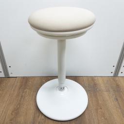 ★オカムラ製　ピルエット　ベージュ　ホワイトフレーム　昇降　高さ調節可能なパーチングスツール！　「座る」と「立つ」のいいとこ取り！　スツール　カウンターチェア！！