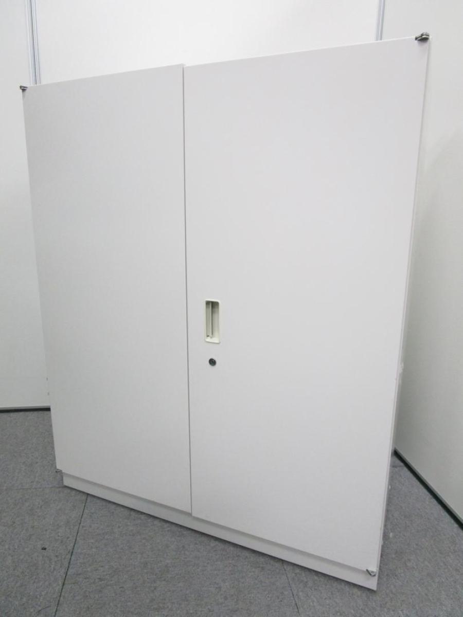 【⑫/25】【西】天板無しにつき、格安でお出しします！★納品・設置に関してご気軽にお問い合わせください！！！★【商品入替対象】【限定5台！国産キャビネットの人気シリーズ！！】イトーキ製　シンラインシリーズ　両開き書庫　ホワイト　シリンダー錠【熊本オフィス家具】【熊本中古家具】【中古事務什器】【中古チェア】【中古椅子】
【半導体】＊熊本市で、中古オフィス用品・オフィス家具をお探しなら「オフィスバスターズ熊本サテライト店」へ＊※サテライトは商談スペースのみの為、在庫は福岡の在庫を掲載しております。商品につきましてはお電話にてお問い合わせください。
                        シンライン
                                    中古
            