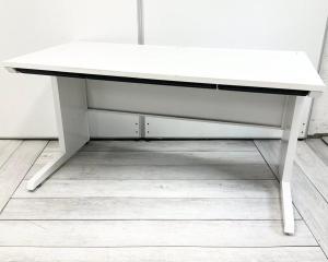 【西】【商品入れ替え対象商品】【最終大特価商品】広いワークスペースを！国内メーカー製の定番ホワイトデスク！人気の高い横幅1400㎜仕様！
■イトーキ/CZR/ホワイト