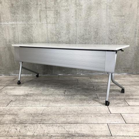 【定価約8万円】【折りたたみ収納が秀逸!スタイリッシュなデザインで高品質!2~3人使用に最適!】■オカムラ(okamura)製 ネスティア(NESTIA)シリーズ サイドスタックテーブル フラップタイプ W1800×D600㎜ ■幕板付 ■グレー