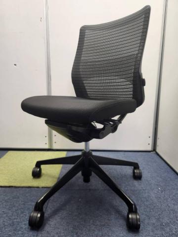 【中古】コーラルチェア  オカムラ（okamura） 肘無ミドルバックチェア