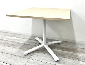 【オシャレなデザインで人気の木目カラー！】■コクヨ製　カフェテーブル　W800mm　ナチュラル　ホワイト脚　キャスタｰ付【角テーブル】【スクエア/正方形/四角】【ABW】【在庫入替セール品！】