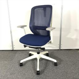 【大量入荷商品】【前傾チルト機能付き！オカムラ製品で最も人気を集める高機能メッシュチェア！】■オカムラ製　シルフィー　肘付ハイバックチェア　コートハンガー付き　■ブルー【OKT11】【関東倉庫在庫品】【弊社使用欄：】