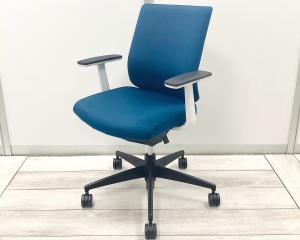 【オフィスの王道・納得の座り心地！魔法のように売れ続けている定番のオフィスチェア！】■コクヨ（KOKUYO）製　ウィザード2（wizard2）チェア　肘付き　ハイバック　■固定肘　■ランバーサポート付き　■ターコイズブルー ×ホワイトシェル【弊社使用欄：A01032308】