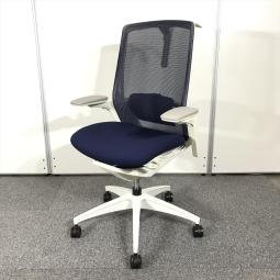 【大量入荷商品】【デザインと機能性を追求したオカムラの技術の結晶！自然な姿勢で作業・リラックス可能！】■オカムラ製　フィノラ　肘付ハイバックチェア　コートハンガー付き/ランバーサポート付き　■ブルー【OKT25】【関東倉庫在庫品】【弊社使用欄：】