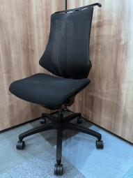【姿勢の変化にフレキシブルに対応！スタイリッシュなデザインのメッシュチェア！】■イトーキ（ITOKI）　エフチェア　肘無しハイバック　メッシュバック　■ブラック