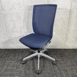 【シャープなデザインが魅力！通気性がよく長時間でも快適な高級チェア！】 ■イトーキ (ITOKI))　ヴェント (Ventoチェア　肘付き　ハイバック　背面メッシュ　《オフィスバスターズ福岡博多店は、福岡を拠点として、日本全国へ中古オフィス用品・オフィス家具を提供しております》