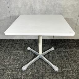 【汎用性の高い正方形のテーブル！】◆オカムラ/Acti＠Fellow　角テーブル　《オフィスバスターズ福岡博多店は、福岡を拠点として、日本全国へ中古オフィス用品・オフィス家具を提供しております》