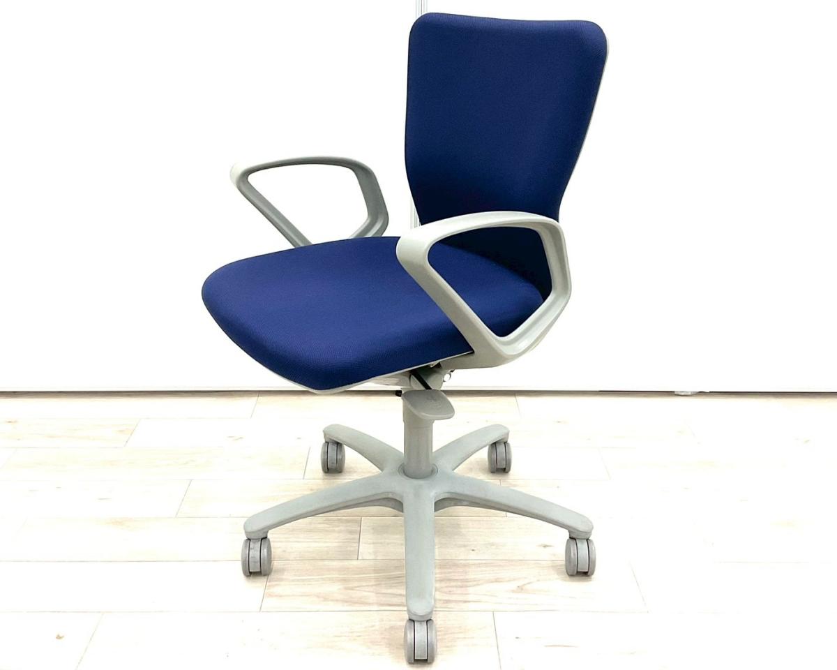 ■Okamura/オカムラ　■カロッツァ(Carrozza)チェア　■ダークブルー×グレーシェル　■肘付き/サークル肘　■ローバック　■オススメ/人気/定番商品　【弊社使用欄：A01048455/A01048456】
                        カロッツァチェア
                                    中古
            