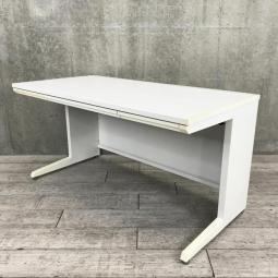 【ゆとりのあるワークスペースで作業効率アップ！デュアルディスプレイや資料を広げる方に！】■オカムラ(okamura)製　アドバンス(ADVANCE)シリーズ　平机　引き出し付　W1400㎜　■ホワイト　※日焼け有