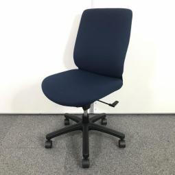 【全ての機能をコンパクトに！クッション性が高く座り心地が良い！】■イトーキ（ITOKI）製　トルテRチェア（torte_R）　肘無し　ハイバック　■ネイビーブルー × ブラックシェル