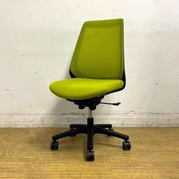 イトーキ　ノナ　肘無しチェア　モスグリーン×ブラックの明るい印象のカラーリング　人気のコンパクト設計のメッシュチェア