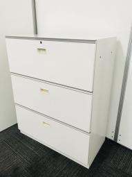 【A4ファイルも沢山収納可能！ホワイトカラーの人気シリーズ３段ラテラル書庫！】■イトーキ　シンライン (THIN LINE)　３段ラテラル書庫　ローキャビネット　■ホワイト　■シリンダー錠