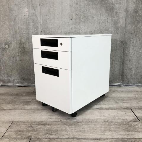 【定価約9万円】【書類整理に便利!平机の相棒!】■プラス(PLUS)製 フラットラインシリーズ デスクインワゴン 3段ワゴン H605mm ■ホワイト ■シリンダー錠 【弊社使用欄:A01046737】