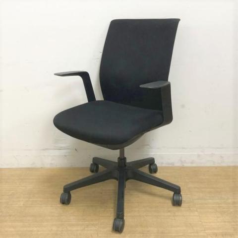 【中古】オムネス  オカムラ（okamura） 肘付ローバックチェア