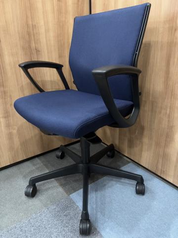 【中古】エスクード C443ZR FFW4 オカムラ（okamura） 肘付ローバックチェア