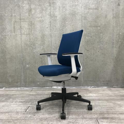 【カタログ現行種!納得の座り心地!魔法のように売れ続けている定番のオフィスチェア!】■コクヨ(KOKUYO) ウィザード4(wizard4)チェア 肘付き ローバック ■固定肘 ■ランバーサポート付き ■ブルー ×ホワイトシェル