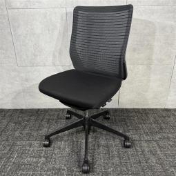 【限定1脚のみ!在宅ワークにもバッチリのオカムラ製の人気チェア!】オカムラ コーラル ブラック 《オフィスバスターズ福岡博多店は、福岡を拠点として、日本全国へ中古オフィス用品・オフィス家具を提供しております》