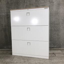 【ファイル収納にオススメ！高品質で使いやすい人気シリーズ】■オカムラ（okamura）製　レクトラインシリーズ　3段ラテラル書庫　ローキャビネット　H1120㎜　■天板付き　■シリンダー錠　■本体：ホワイト　天板：ナチュラル木目調