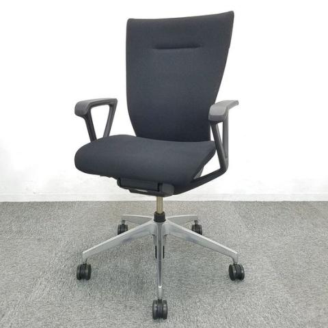 【操作レスで着座者の体重に応じてロッキングの反力が調整される体重感応メカ!】■イトーキ コセールチェア 肘付 ブラック ボーダーバックタイプ ■ワンランク上のデスクワークと座り心地!【ITOKI Coser】★