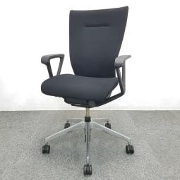 【操作レスで着座者の体重に応じてロッキングの反力が調整される体重感応メカ！】■イトーキ　コセールチェア　肘付　ブラック　ボーダーバックタイプ　■ワンランク上のデスクワークと座り心地！【ITOKI　Coser】★