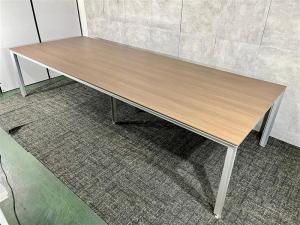 【大型のミーティングテーブル入荷しました！フリーデスクや作業スペースとしてもGood！】オカムラ製　4L12シリーズ　ナチュラルカラー　《オフィスバスターズ福岡博多店は、福岡を拠点として、日本全国へ中古オフィス用品・オフィス家具を提供しております》