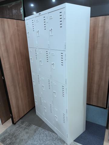 【奥行が通常より小さいです】【1台で12名分の手荷物などを収納可能!移転や増員を検討されている方にオススメ!】■ナイキ 12人用ロッカー 更衣用ロッカー W900×D400㎜ ■3列×4段収納 ■シリンダー錠