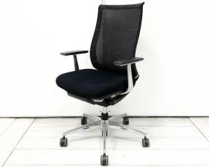 【在庫入替セール品】ワークチェア メッシュタイプ 固定肘アームレストあり ブラックボディ 前傾姿勢 オススメ(おすすめ) 大人気 ・KOKUYO／コクヨ ・Bezel／ベゼル ※横浜本店撮影画像※